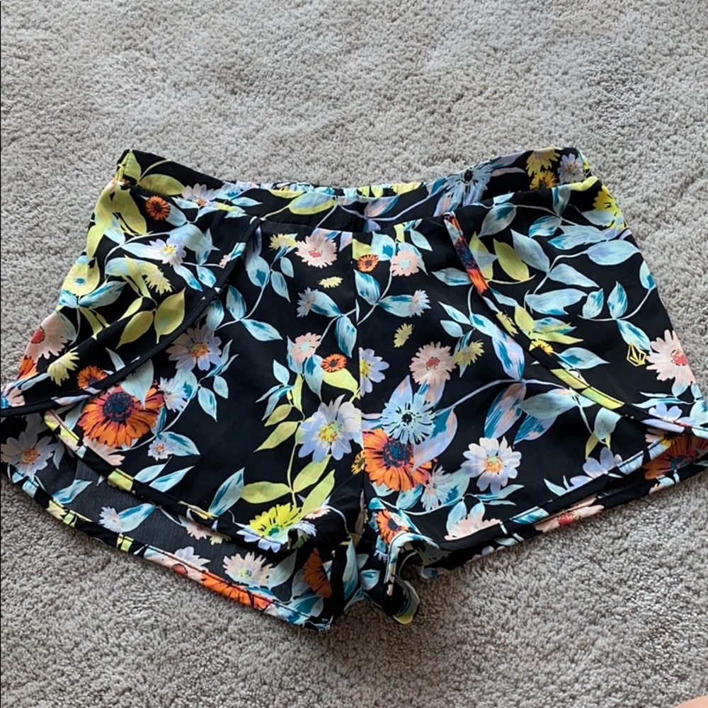 Floral fabric shorts